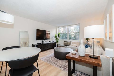 Tiny photo for 3033 N Sheridan Road #307, Chicago, IL 60657 (MLS # 12481707)