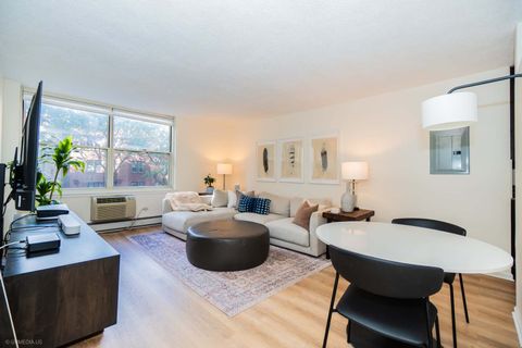 Tiny photo for 3033 N Sheridan Road #307, Chicago, IL 60657 (MLS # 12481707)