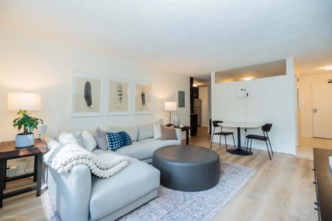 Tiny photo for 3033 N Sheridan Road #307, Chicago, IL 60657 (MLS # 12481707)