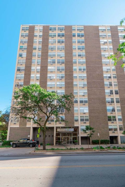 Tiny photo for 3033 N Sheridan Road #307, Chicago, IL 60657 (MLS # 12481707)
