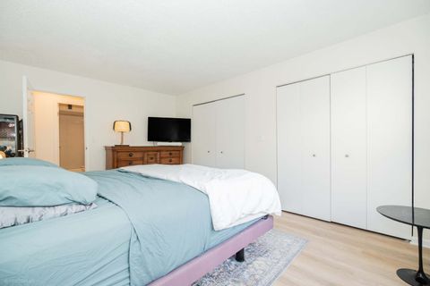 Tiny photo for 3033 N Sheridan Road #307, Chicago, IL 60657 (MLS # 12481707)