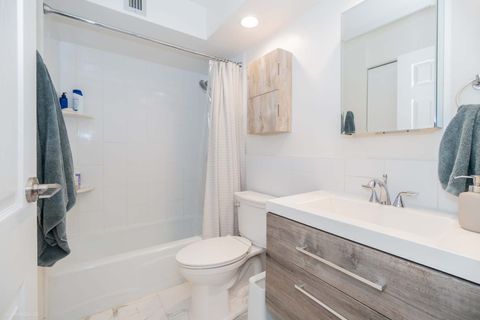 Tiny photo for 3033 N Sheridan Road #307, Chicago, IL 60657 (MLS # 12481707)