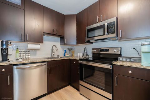 Tiny photo for 3033 N Sheridan Road #307, Chicago, IL 60657 (MLS # 12481707)