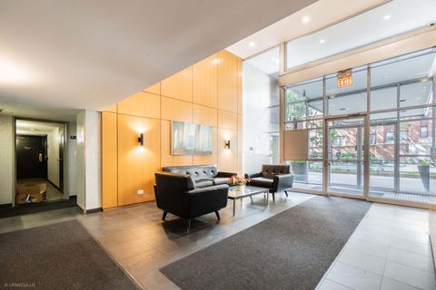 Tiny photo for 3033 N Sheridan Road #307, Chicago, IL 60657 (MLS # 12481707)