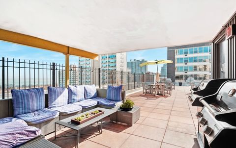 Tiny photo for 3033 N Sheridan Road #307, Chicago, IL 60657 (MLS # 12481707)