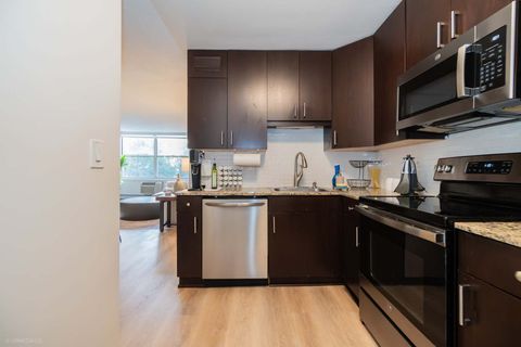 Tiny photo for 3033 N Sheridan Road #307, Chicago, IL 60657 (MLS # 12481707)