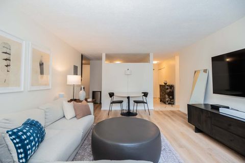 Tiny photo for 3033 N Sheridan Road #307, Chicago, IL 60657 (MLS # 12481707)