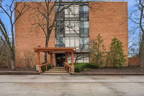 Photo of 1833 Four Lakes Avenue #3F, Lisle, IL 60532 (MLS # 12610083)