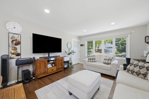 Tiny photo for 340 Dalton Avenue, Mundelein, IL 60060 (MLS # 12702601)