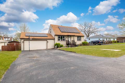 Tiny photo for 8820 W 85th Place, Justice, IL 60458 (MLS # 12688104)