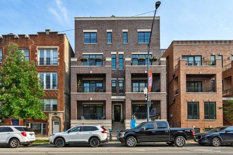 2341 W Roscoe Street 1E Chicago IL 60618
