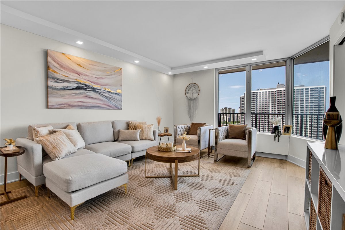 4170 N Marine Drive 19M