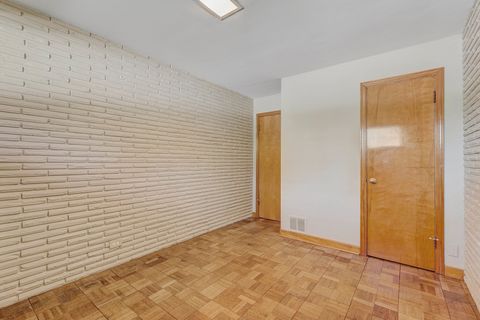 Tiny photo for 1401 Park Ridge Boulevard, Park Ridge, IL 60068 (MLS # 12503502)