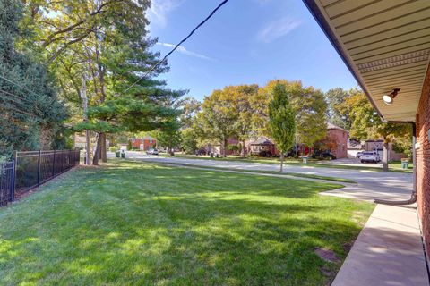 Tiny photo for 1401 Park Ridge Boulevard, Park Ridge, IL 60068 (MLS # 12503502)