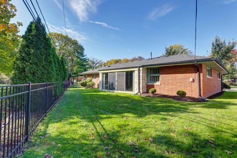 Tiny photo for 1401 Park Ridge Boulevard, Park Ridge, IL 60068 (MLS # 12503502)