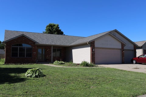 Photo of 1408 Sequoia Drive, Chatham, IL 62629 (MLS # 12687295)