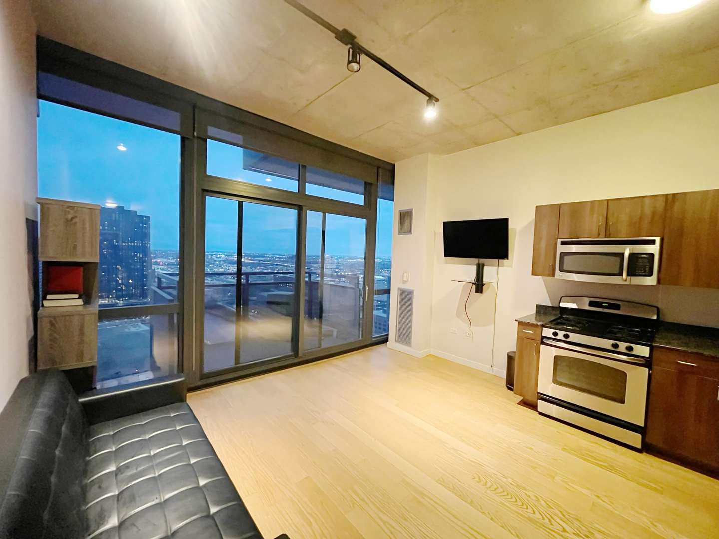235 W Van Buren Street 2908