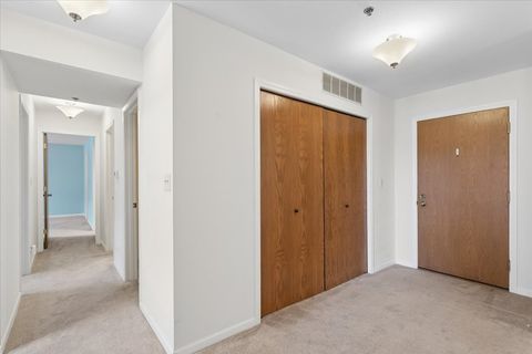 Tiny photo for 127 Acacia Circle #402, Indian Head Park, IL 60525 (MLS # 12575417)