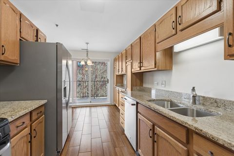 Tiny photo for 127 Acacia Circle #402, Indian Head Park, IL 60525 (MLS # 12575417)