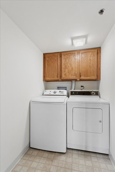 Tiny photo for 127 Acacia Circle #402, Indian Head Park, IL 60525 (MLS # 12575417)