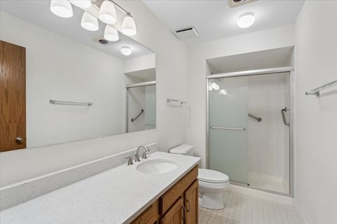 Tiny photo for 127 Acacia Circle #402, Indian Head Park, IL 60525 (MLS # 12575417)