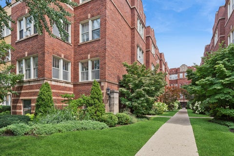 Photo of 240 S Maple Avenue #3W, Oak Park, IL 60302 (MLS # 12732068)