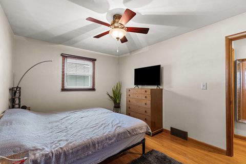 Tiny photo for 2211 Montana Avenue, Rockford, IL 61108 (MLS # 12608389)