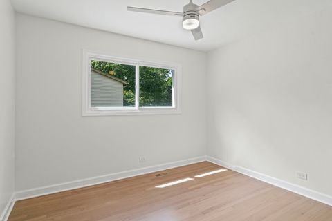 Tiny photo for 715 S Dymond Road, Libertyville, IL 60048 (MLS # 12475057)