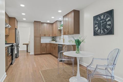 Tiny photo for 715 S Dymond Road, Libertyville, IL 60048 (MLS # 12475057)