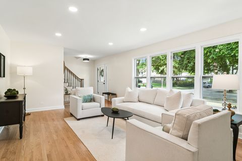 Tiny photo for 715 S Dymond Road, Libertyville, IL 60048 (MLS # 12475057)