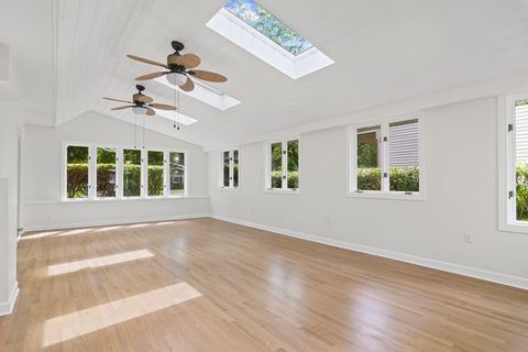 Tiny photo for 715 S Dymond Road, Libertyville, IL 60048 (MLS # 12475057)