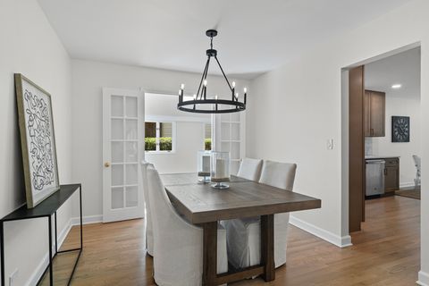 Tiny photo for 715 S Dymond Road, Libertyville, IL 60048 (MLS # 12475057)