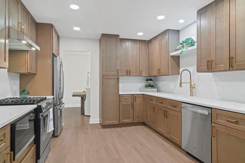 Tiny photo for 715 S Dymond Road, Libertyville, IL 60048 (MLS # 12475057)