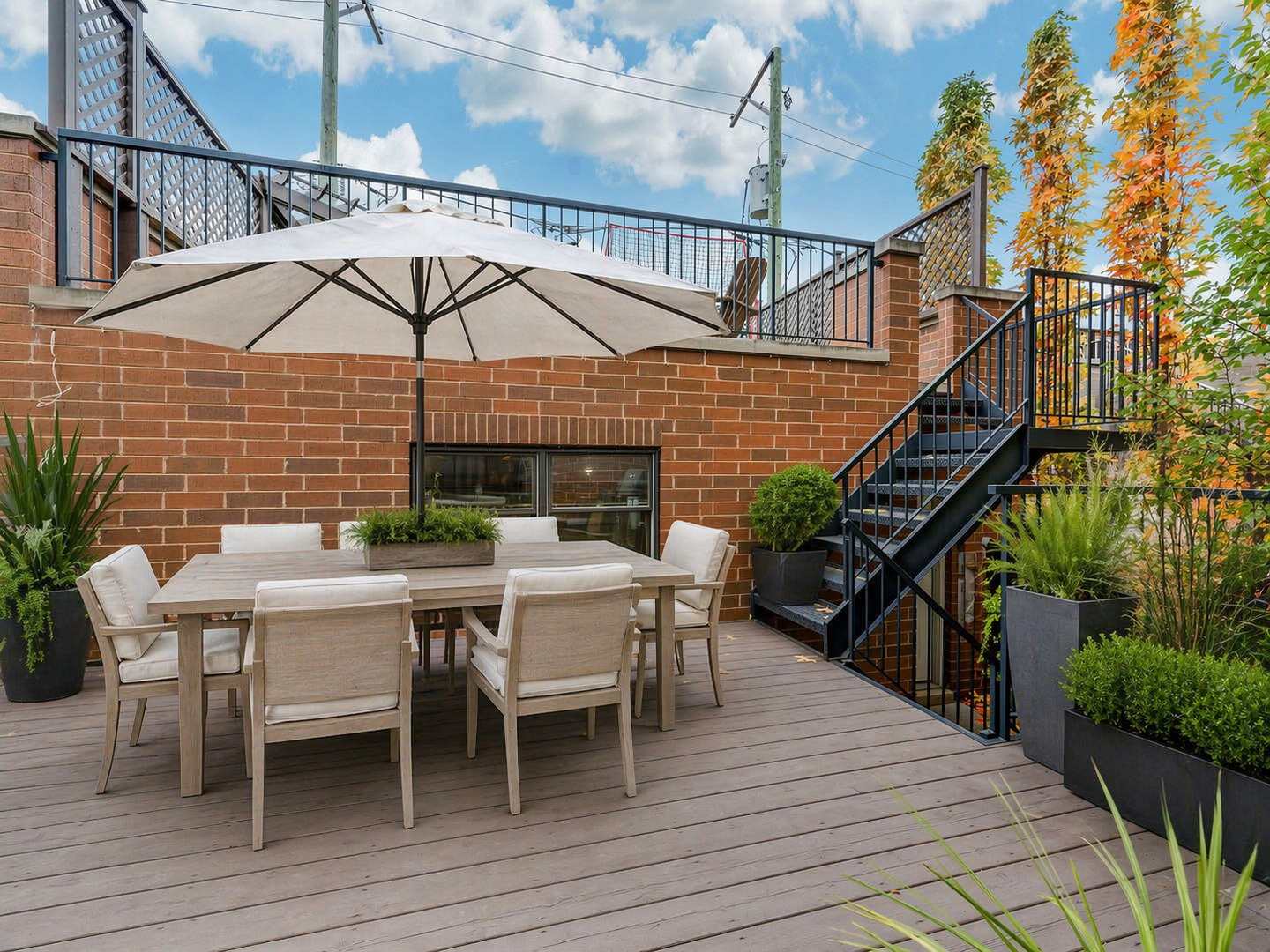 2726 N LAKEWOOD Avenue