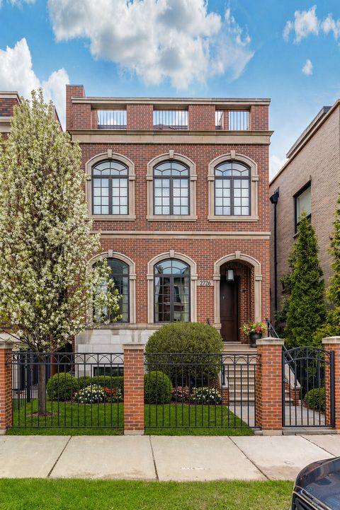 Photo of 2726 N LAKEWOOD Avenue, Chicago, IL 60614 (MLS # 12627399)