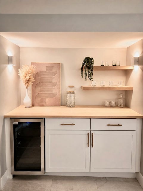 Tiny photo for 7611 S Ridgeland Avenue, Chicago, IL 60649 (MLS # 12735773)