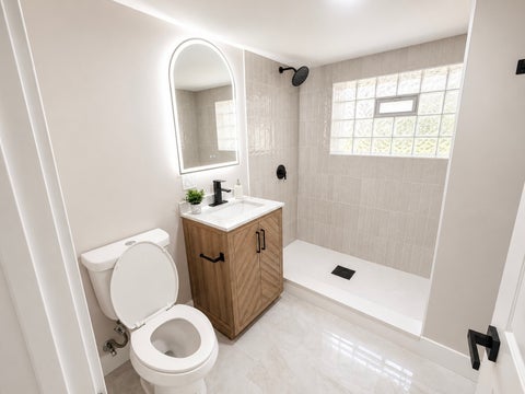 Tiny photo for 7611 S Ridgeland Avenue, Chicago, IL 60649 (MLS # 12735773)
