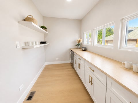 Tiny photo for 7611 S Ridgeland Avenue, Chicago, IL 60649 (MLS # 12735773)