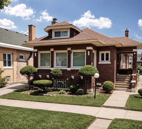Photo of 7611 S Ridgeland Avenue, Chicago, IL 60649 (MLS # 12735773)