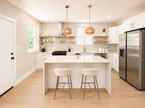 Tiny photo for 7611 S Ridgeland Avenue, Chicago, IL 60649 (MLS # 12735773)