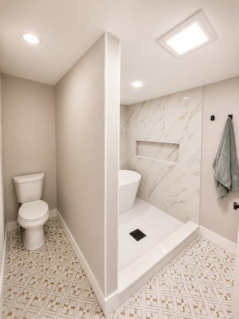 Tiny photo for 7611 S Ridgeland Avenue, Chicago, IL 60649 (MLS # 12735773)