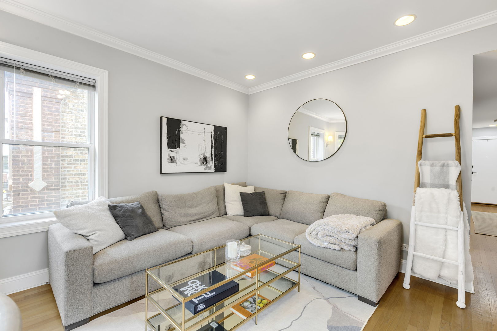 1250 W Cornelia Avenue 3S