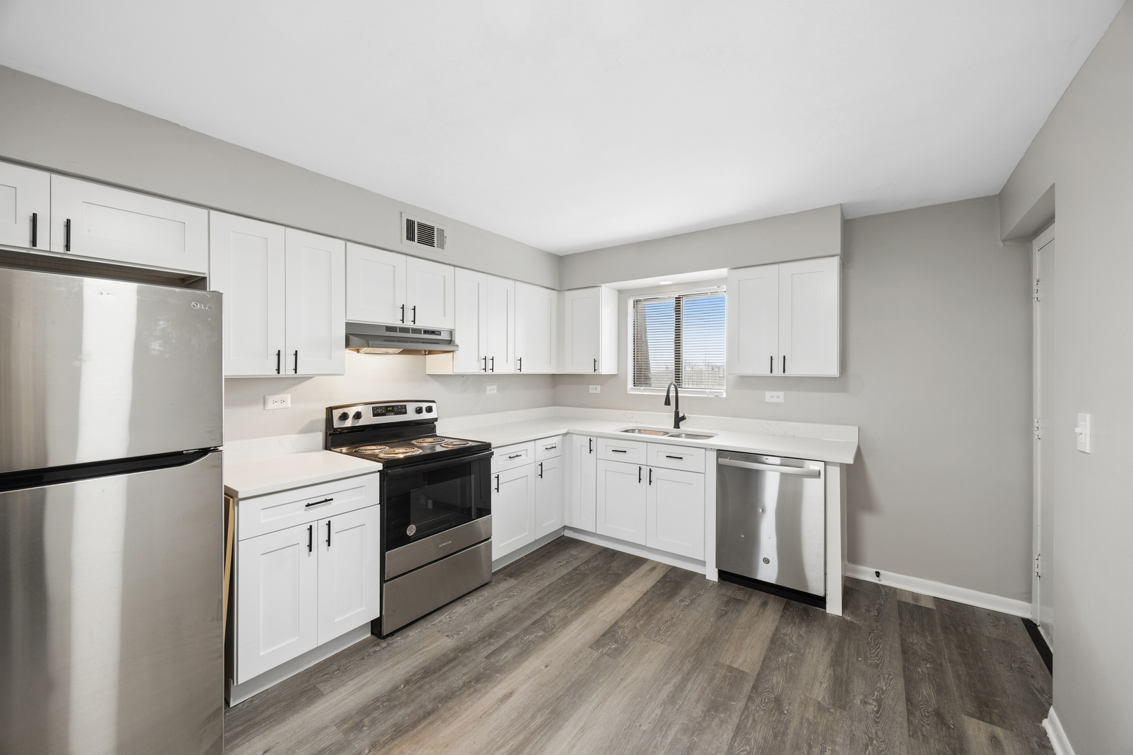 1543 S Ardmore Avenue E