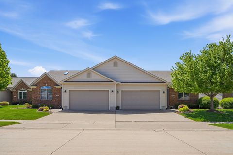 Tiny photo for 2865 Villa Court, Bettendorf, IA 52722 (MLS # 12634329)