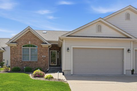 Photo of 2865 Villa Court, Bettendorf, IA 52722 (MLS # 12634329)