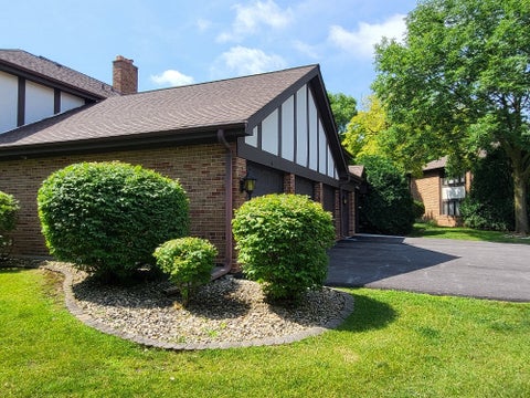 Tiny photo for 5843 Doe Circle #1, Westmont, IL 60559 (MLS # 12718525)