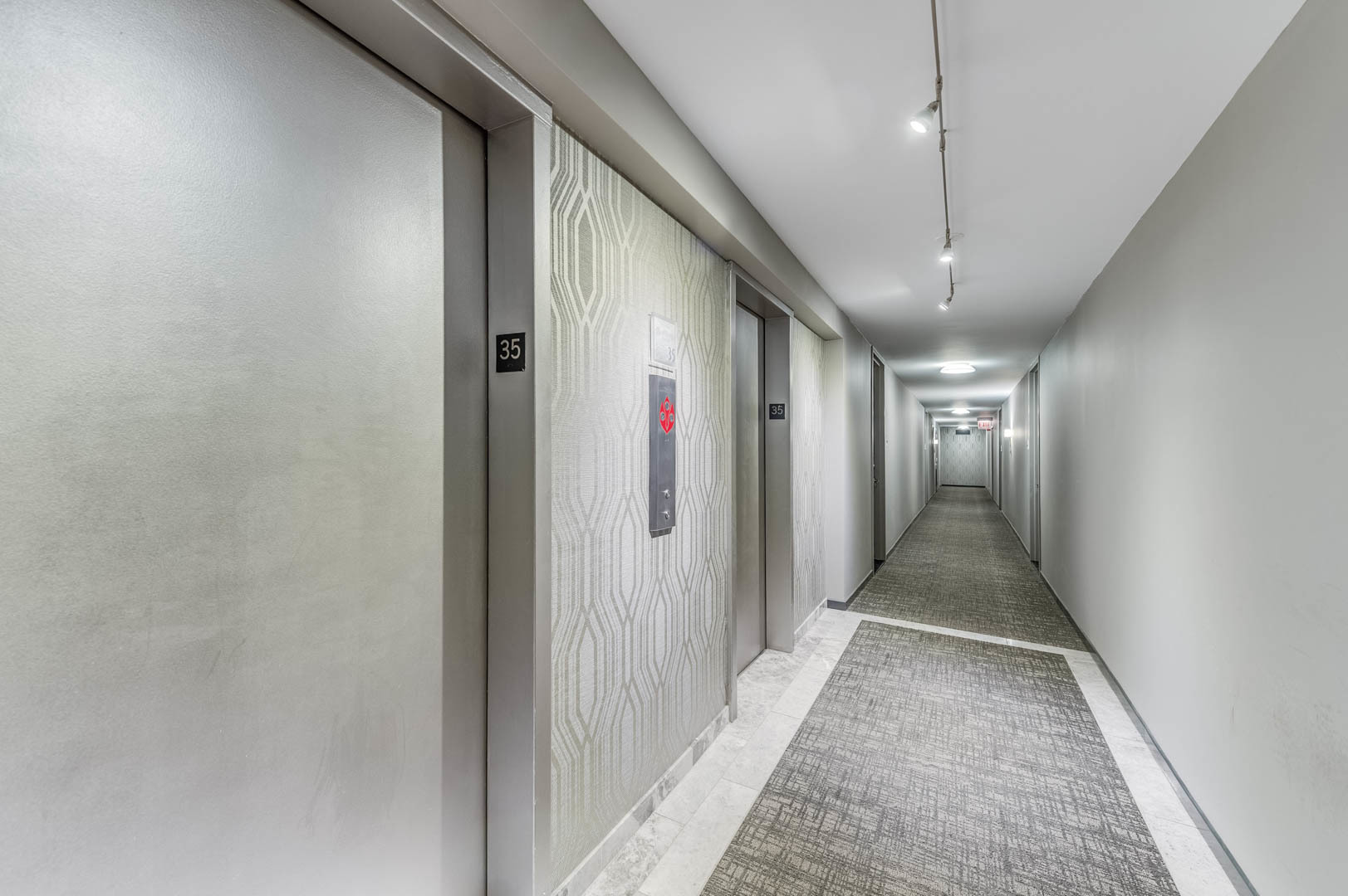 1560 N Sandburg Terrace 4009J