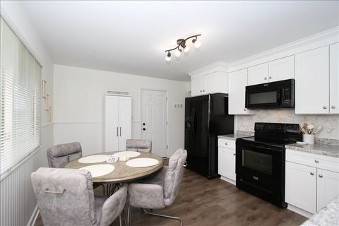 Tiny photo for 814 Oriole Drive, Streamwood, IL 60107 (MLS # 12617744)