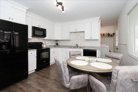 Tiny photo for 814 Oriole Drive, Streamwood, IL 60107 (MLS # 12617744)