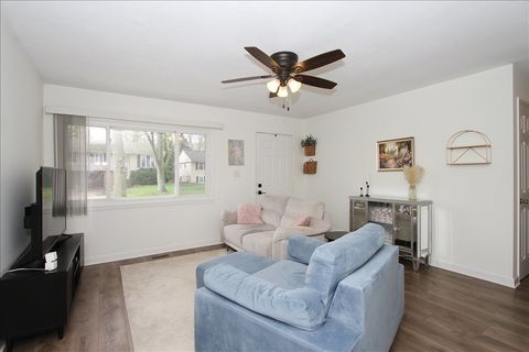 Tiny photo for 814 Oriole Drive, Streamwood, IL 60107 (MLS # 12617744)
